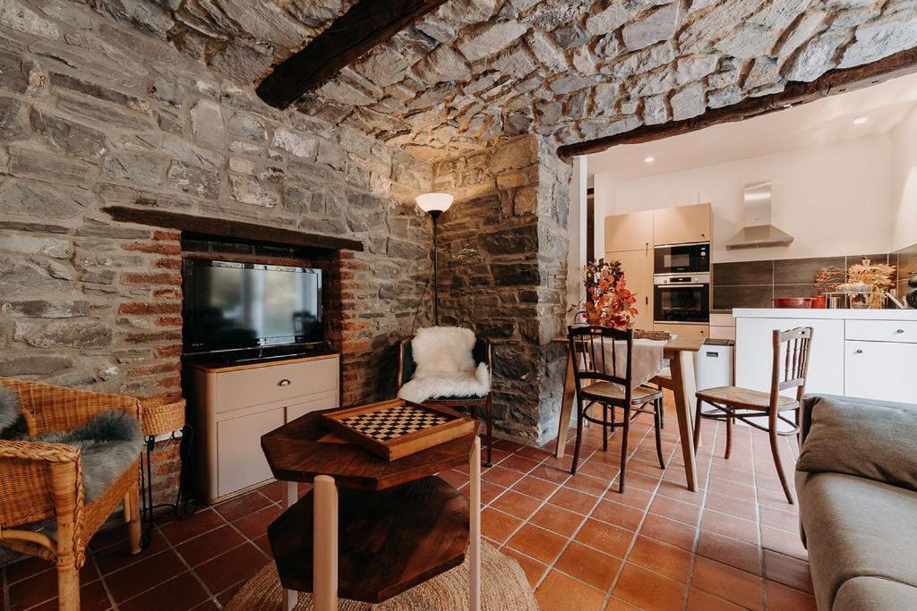 Tiny Stone Apartment Maredret Екстериор снимка