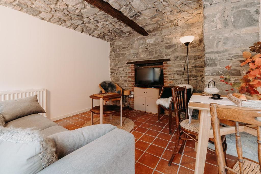Tiny Stone Apartment Maredret Екстериор снимка