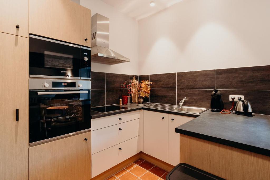 Tiny Stone Apartment Maredret Екстериор снимка