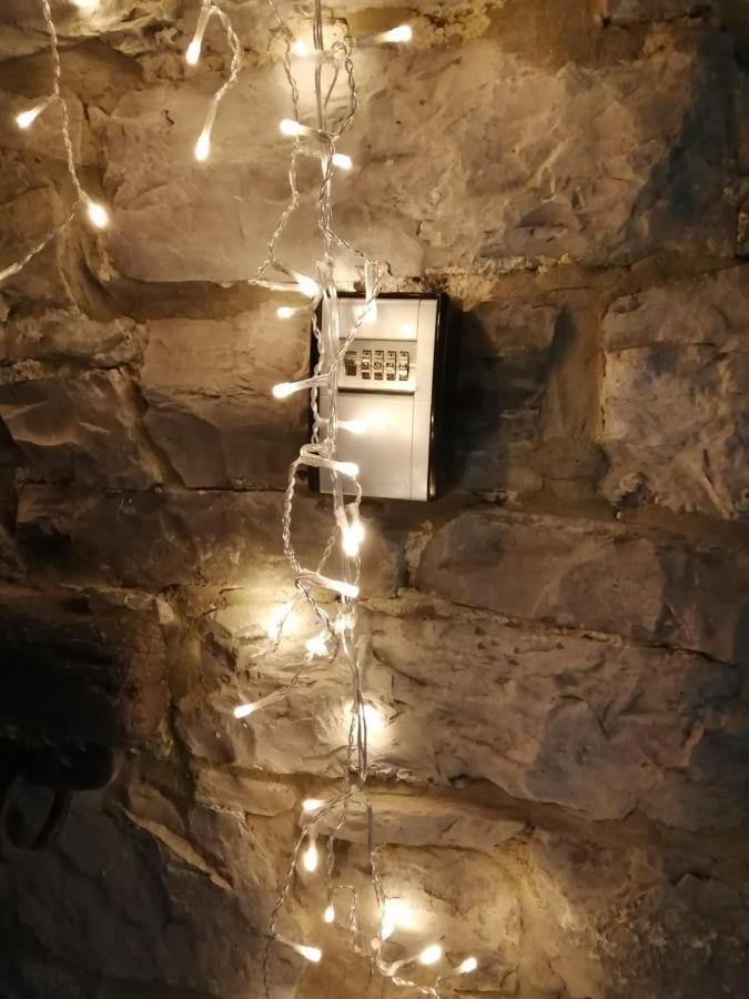 Tiny Stone Apartment Maredret Екстериор снимка