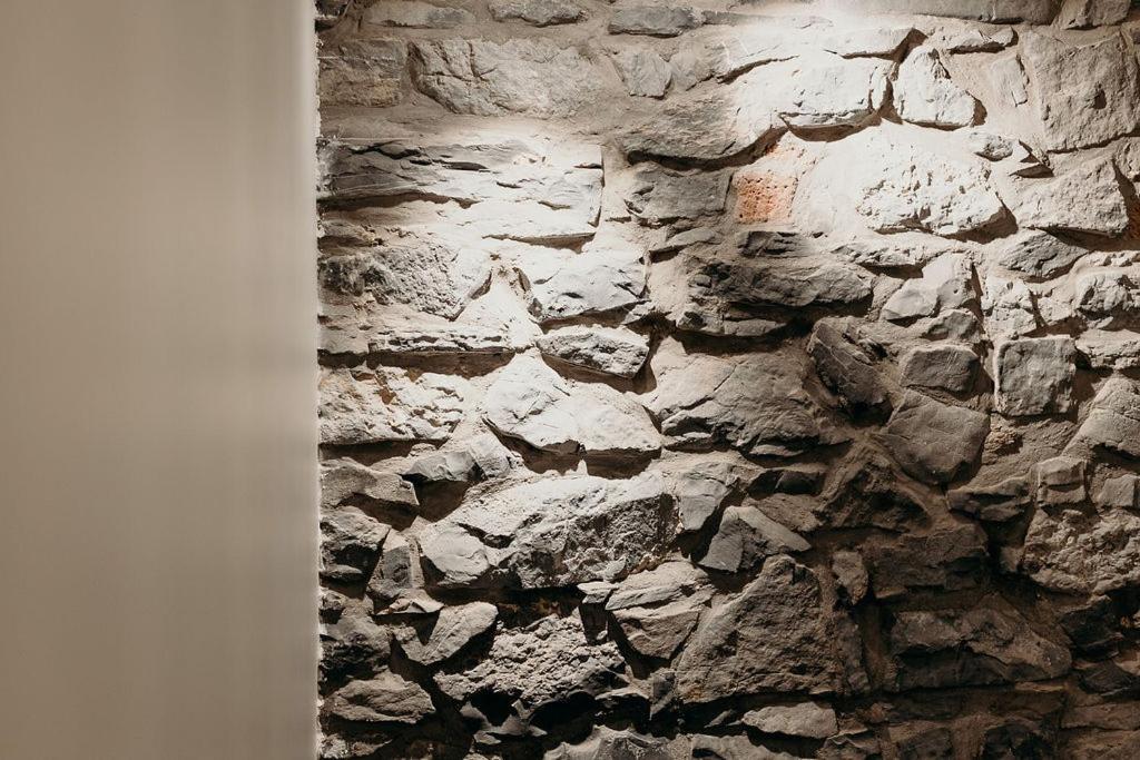 Tiny Stone Apartment Maredret Екстериор снимка